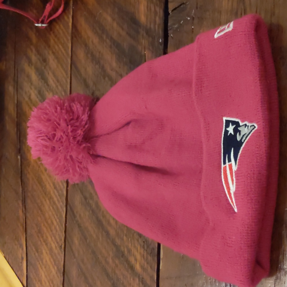 Patriots raspberry colored beanie. New without tags.